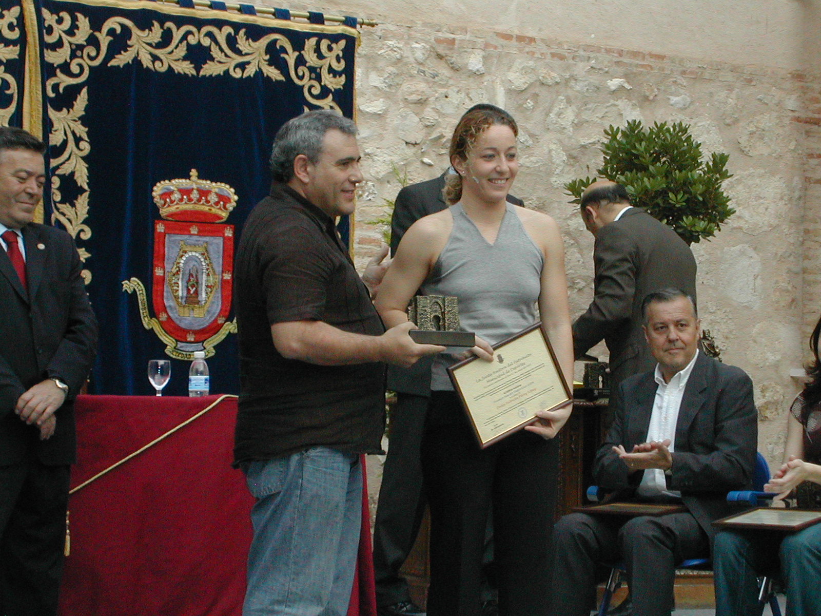 CN Alarcos PREMIOS PMD 2004 003 premio a patricia por su trayectoria